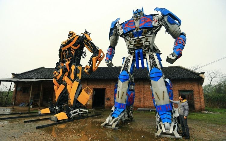 Élethű, 'működő' Transformers-figurák építésével keres milliókat egy kínai 