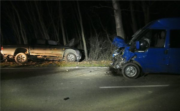 Kilencen megsérültek egy balesetben Ópusztaszer és Pusztaszer között