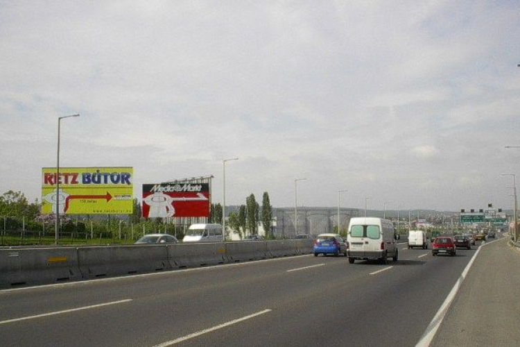 Jövő év végéig maradhatnak reklámtáblák a főutak mellett