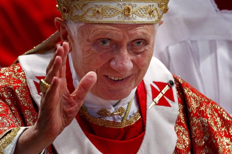 XVI. Benedek köszöntötte a tömeget Castel Gandolfóban