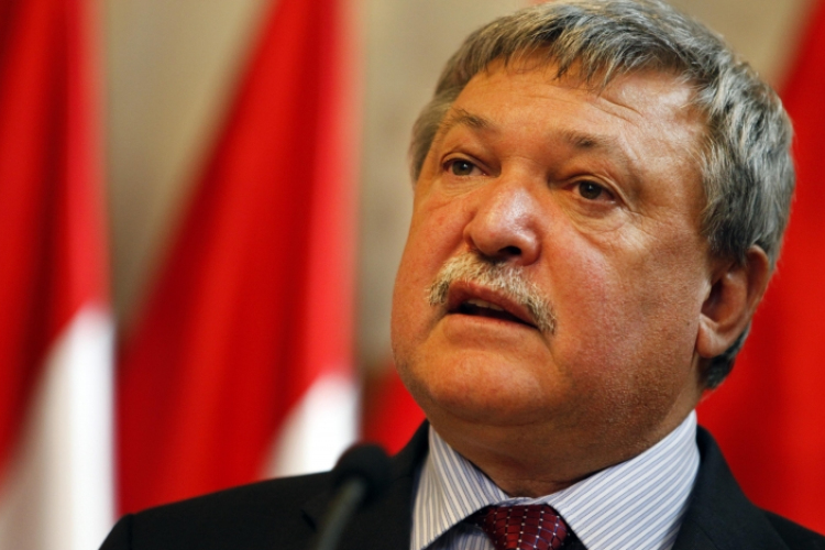 Gyerektábort vásárolt az OTP-vezér?