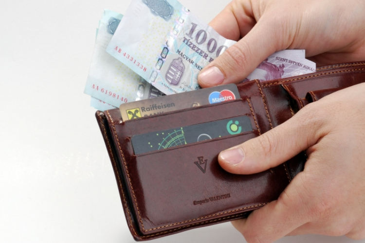 Több ezer forinttal is emelkedhet a táppénz havonta