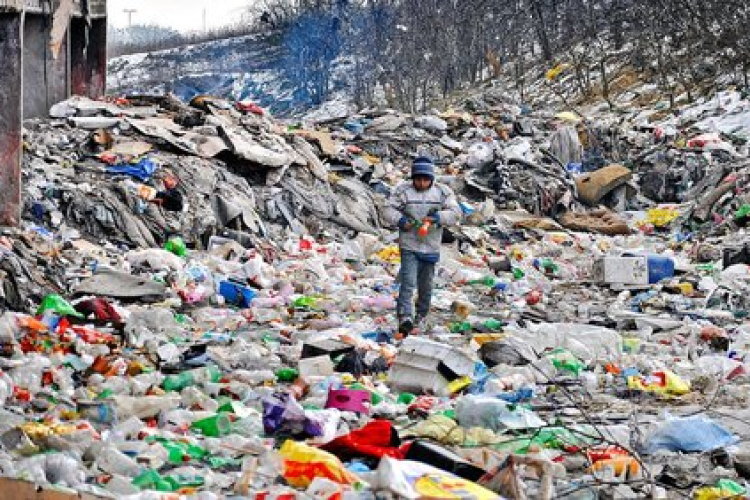 Dózerrel takarítják el Európa legnagyobb cigány gettóját
