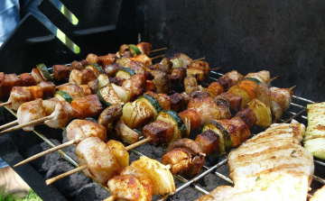 Itt a grillszezon, ússzuk meg hasfájás nélkül