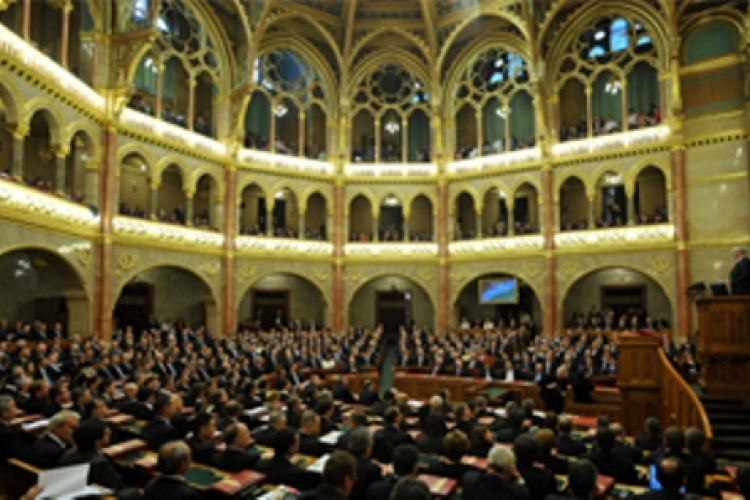 OGY - Megszűnik az előzetes letartóztatás felső korlátja a legsúlyosabb bűncselekményeknél