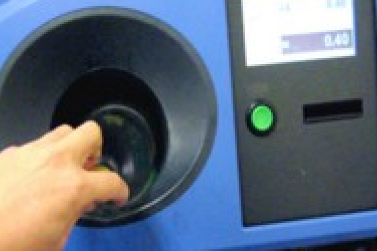 Gyakran próbálnak visszaélni a német üvegvisszaváltó rendszerrel