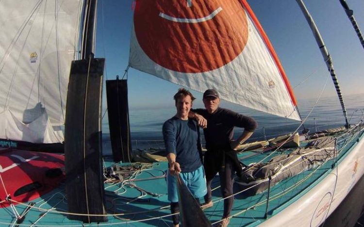Barcelona World Race - Fa Nándorék áthajóztak a Gibraltári-szoroson