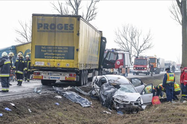 Ketten meghaltak balesetben a 47-es úton
