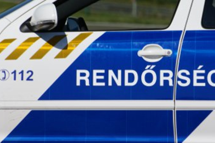 Ketten meghaltak egy balesetben az 1-es úton, Abdánál