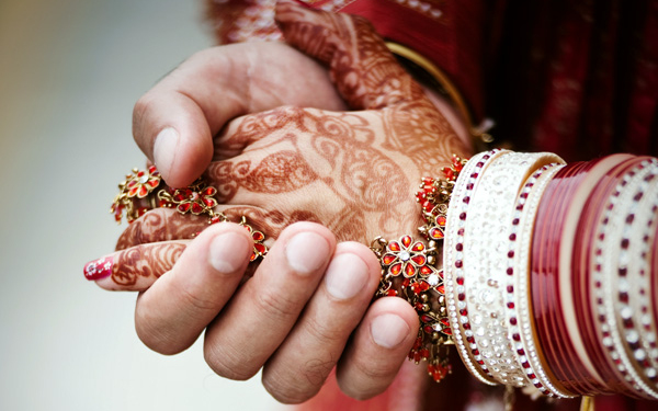 Csoportos nemi erőszakkal büntettek meg egy nőt