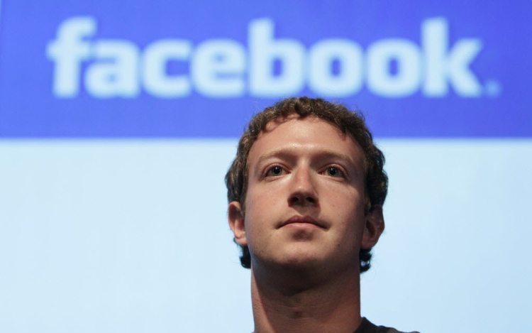 Eladja Facebook részvényeinek egy részét Mark Zuckerberg