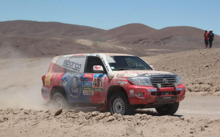 Dakar-rali - Sebestyénék autója megállt, Désit kizárták