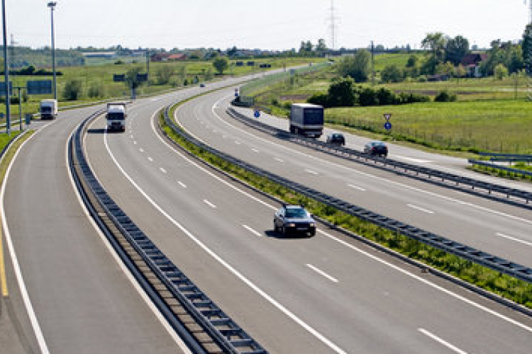 A közúthálózat 1200 kilométeren újul meg jövő májusig