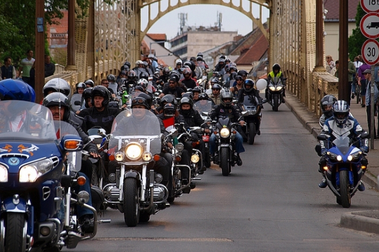 Új címmel vonulhatnak a Nemzeti Érzelmű Motorosok