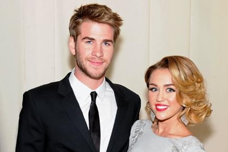 A pletykák igaznak bizonyultak, az esküvő valóban elmarad!