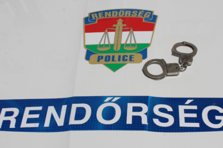 Több mint 34 millió csaltak ki a pénzmosók, kettejüket még keresik