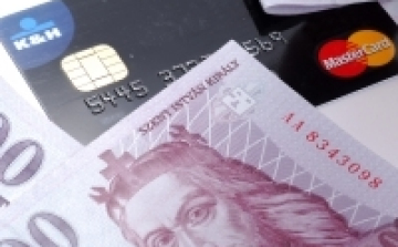 Költségesen tartanak nagyon sok készpénzt a magyar családok