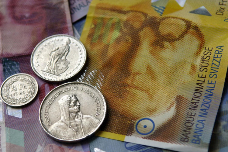 A svájci jegybank eltörölte az euróval szembeni árfolyamküszöbét