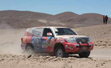Dakar-rali - Sebestyénék autója megállt, Désit kizárták