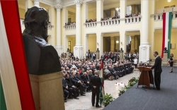 A forradalom nem a múltról szól