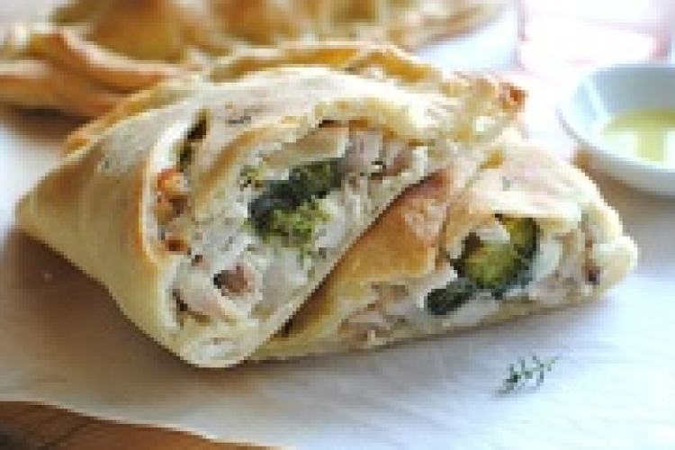 Csirkés- brokkolis calzone