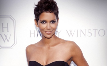 A mindig stílusos 50-es Halle Berry
