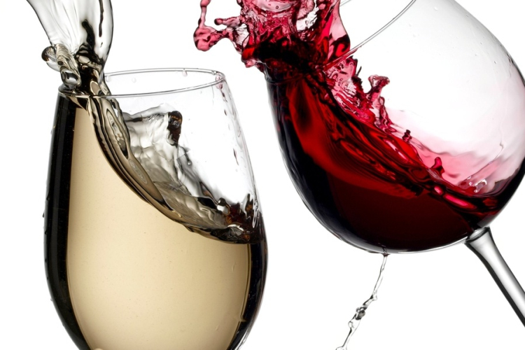 Hogyan nyisd ki a borospalackot dugóhúzó nélkül?