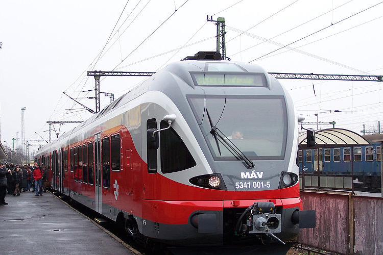 Három vasútvonalon késnek a vonatok