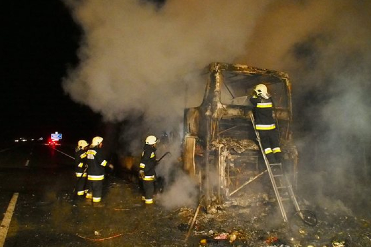 Egy kigyulladt busz miatt teljes útzár van az M5-ös autópályán