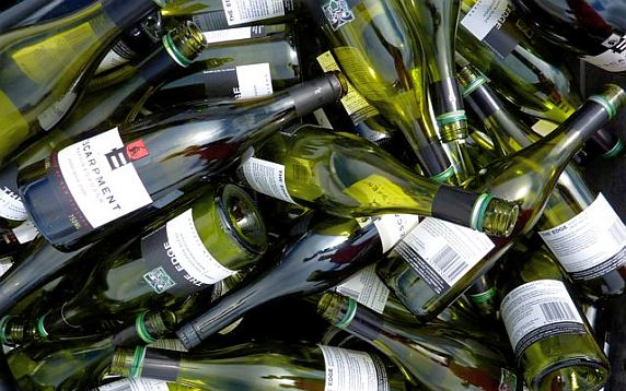 Netanjahu fösvény felesége saját zsebre vitette vissza a miniszterelnökség üres üvegeit