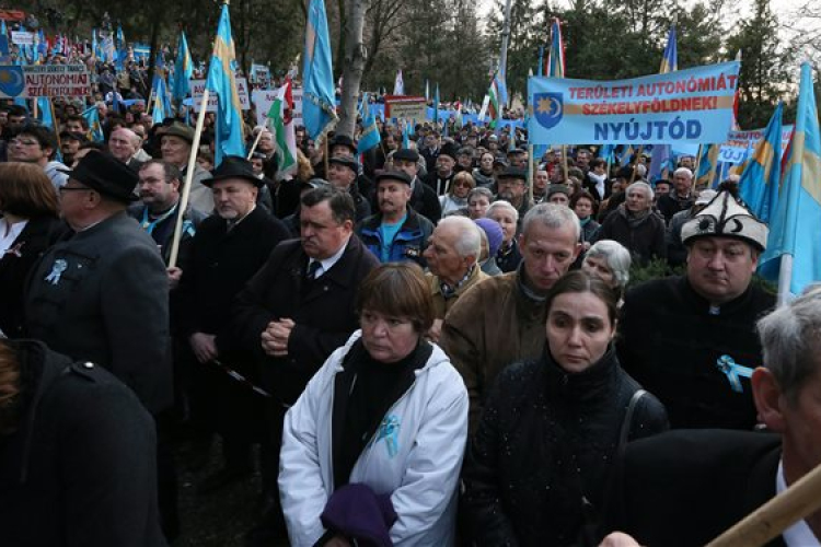 Basescu kitiltaná Romániából a Jobbikot