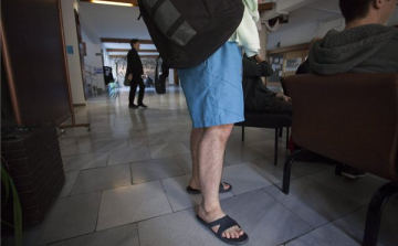 Tiltakozás a Kaposvári Egyetem öltözködési szabályai ellen