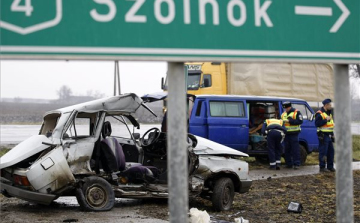 Halálos baleset történt a 4-es főút fegyverneki szakaszán
