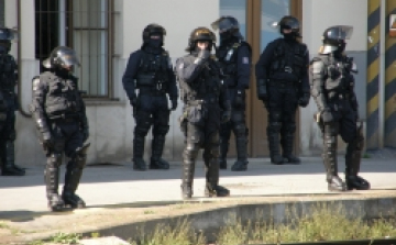 Lecsapott a rendőrség a cseh kormányra