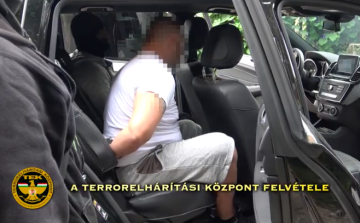 LŐFEGYVERT KERESTEK, MÁST TALÁLTAK A RENDŐRÖK
