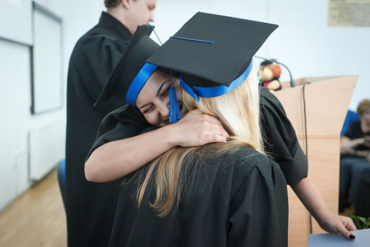 Már több mint százezren vehették át diplomájukat nyelvvizsga nélkül is