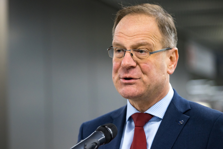 Navracsics Tibor: a vidéket jobb közszolgáltatásokkal, a városokat több nyugalommal kell ellátni