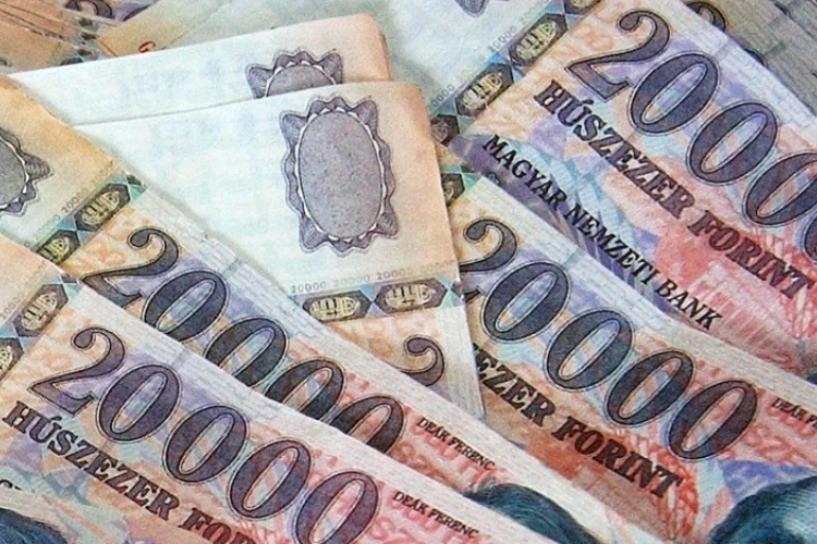 Magasabb volt a bruttó átlagkereset októberben, mint egy éve
