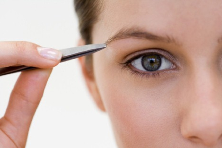 Az örökös női dilemma: milyen a megfelelő szemöldök?