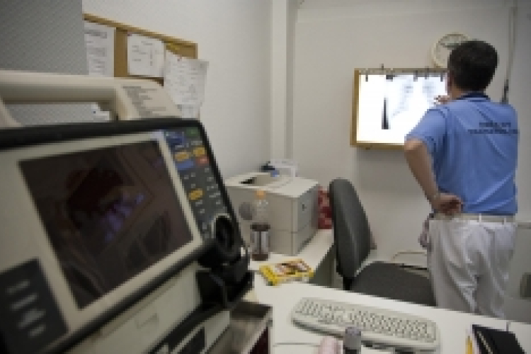 Elavult eszközök, méltatlan bérezés - Szabó Máté a kórházi dolgozók helyzetéről