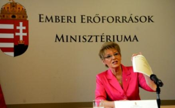 Több mint 105 ezer pedagógust soroltak át