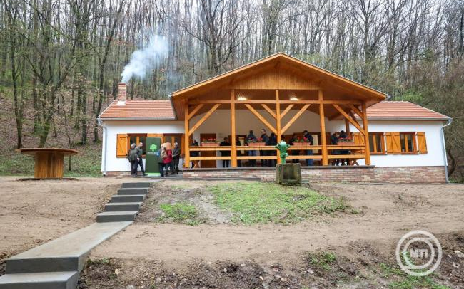 Új kulcsosházat adtak át a Mecsekben