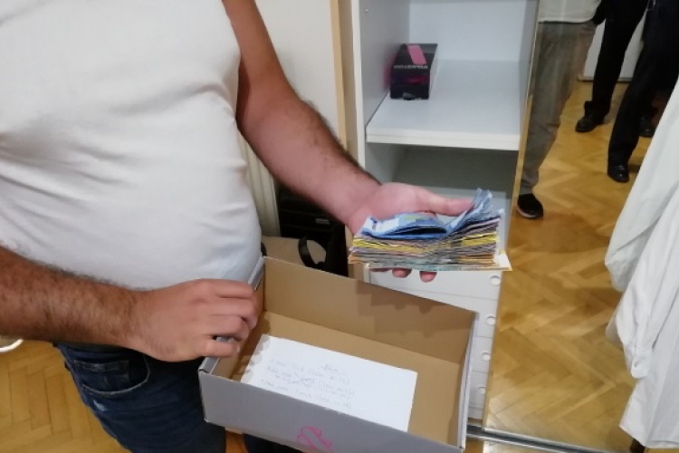 Milliókkal csapott be egy idős asszonyt