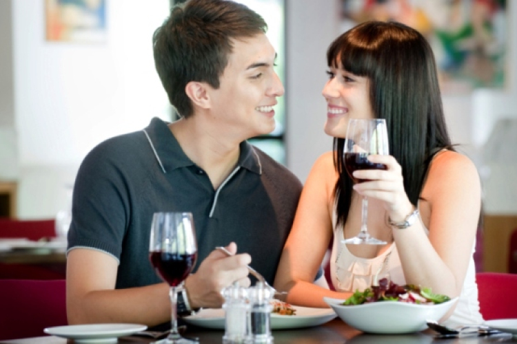 Mit mond a pasiról a kiválasztott randi helyszín?