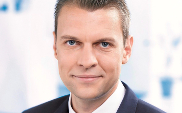 Menczer Tamás: Mind föl lesznek jelentve