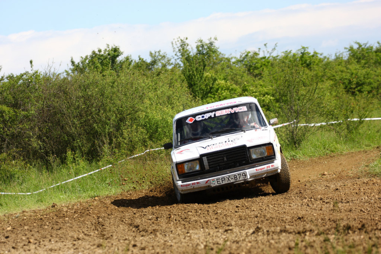 Feladtuk, de nem csüggedünk!