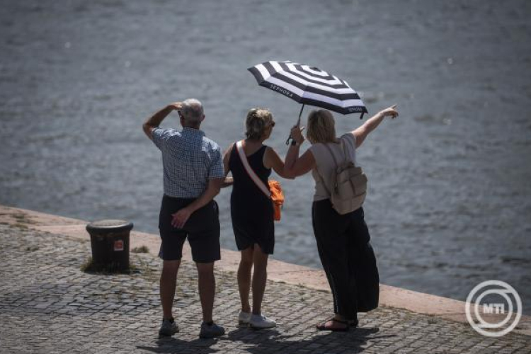 Hőség - NGM: harmadfokú riasztás lesz érvényben kedd 00.00 órától csütörtök 24.00 óráig