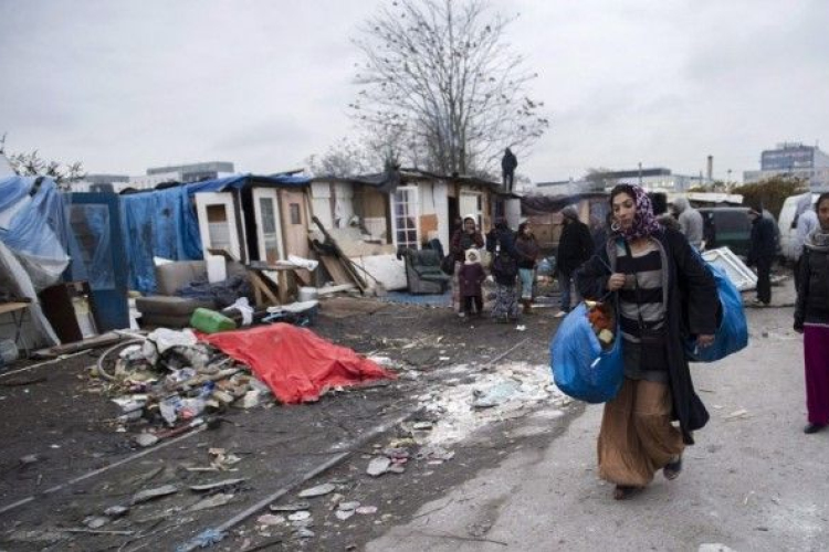 Vitát váltott ki a párizsi rendőrség utasítása a romák 
