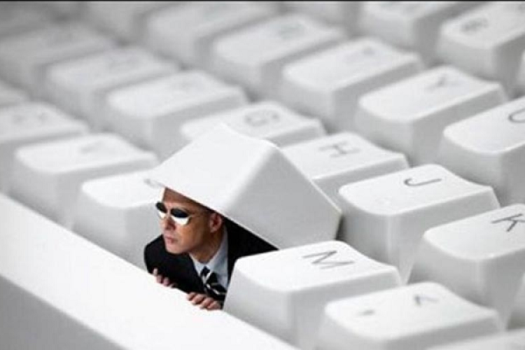 Titkos adatgyűjtés - The Guardian: az NSA 35 vezető külföldi politikus telefonjait hallgatta le