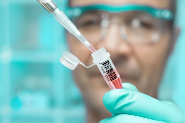 Ebola - Válságos állapotban a Londonban kezelt ápolónő